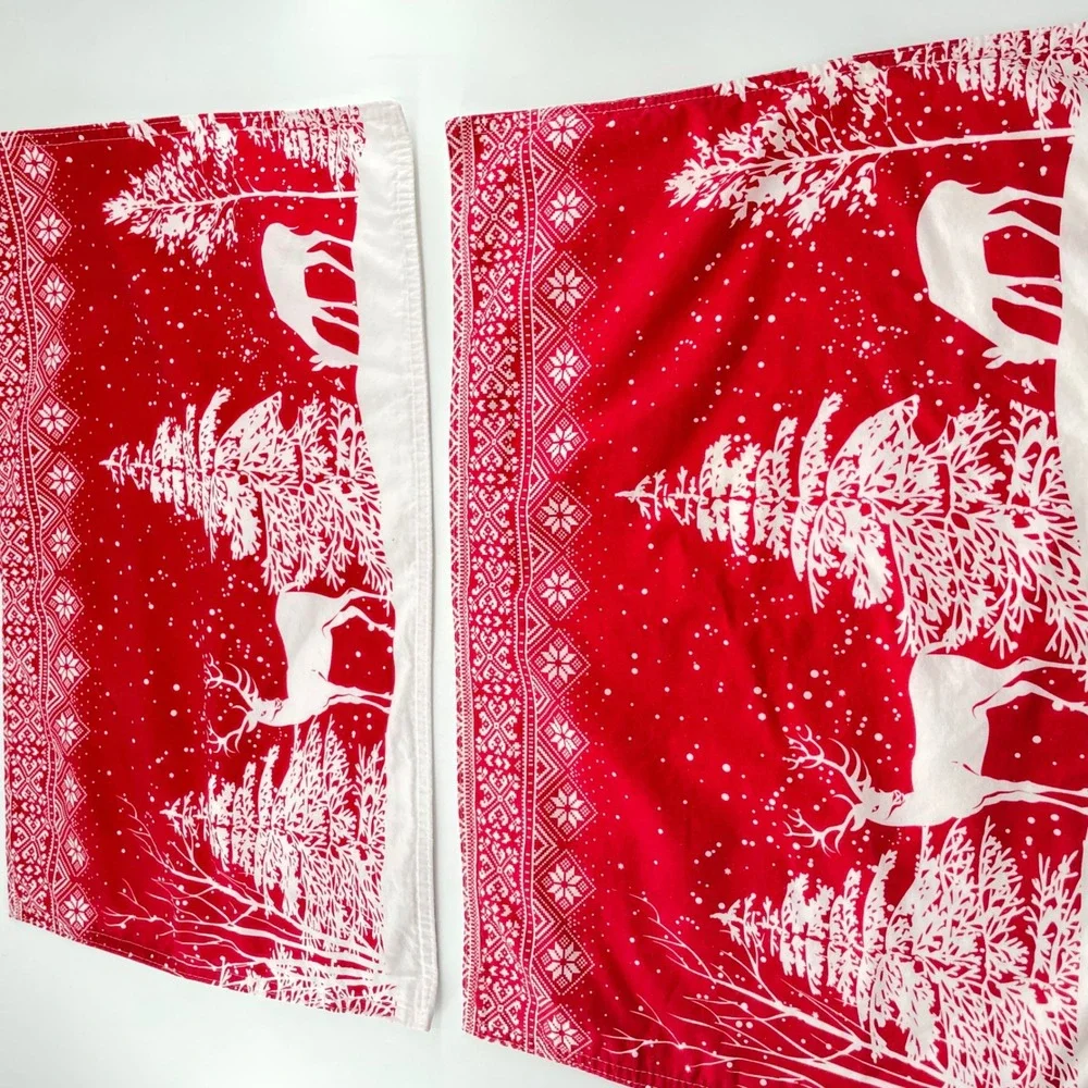 Michel Design Works Christmas Reindeer Table Runner 4 Placemats Snowflake red